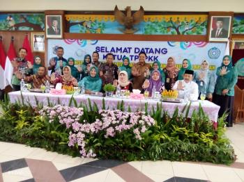 Camat dan TP PKK Jaksel Tinjau Enam Kelurahan di Kebayoran Lama dalam Lomba 10 Program Pokok PKK
